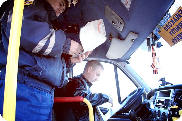 Гаи и водитель с тахографом